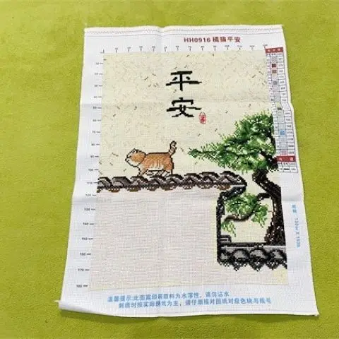 [Finished product] Hand embroidered cross stitch. [Finished product] Safe and Ruyi vertical embroidered kitten