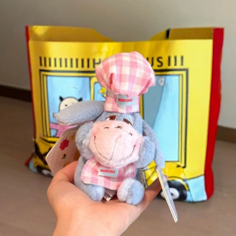 Uroczy Disneyowy Eeyore Tygrysek Kraciasta Czapka Kucharza i Spódnica Miękki Pluszowy Breloczek Zawieszka do Plecaka Szkolnego Prezent na Święta Wielkanoc dla Dziewczynki