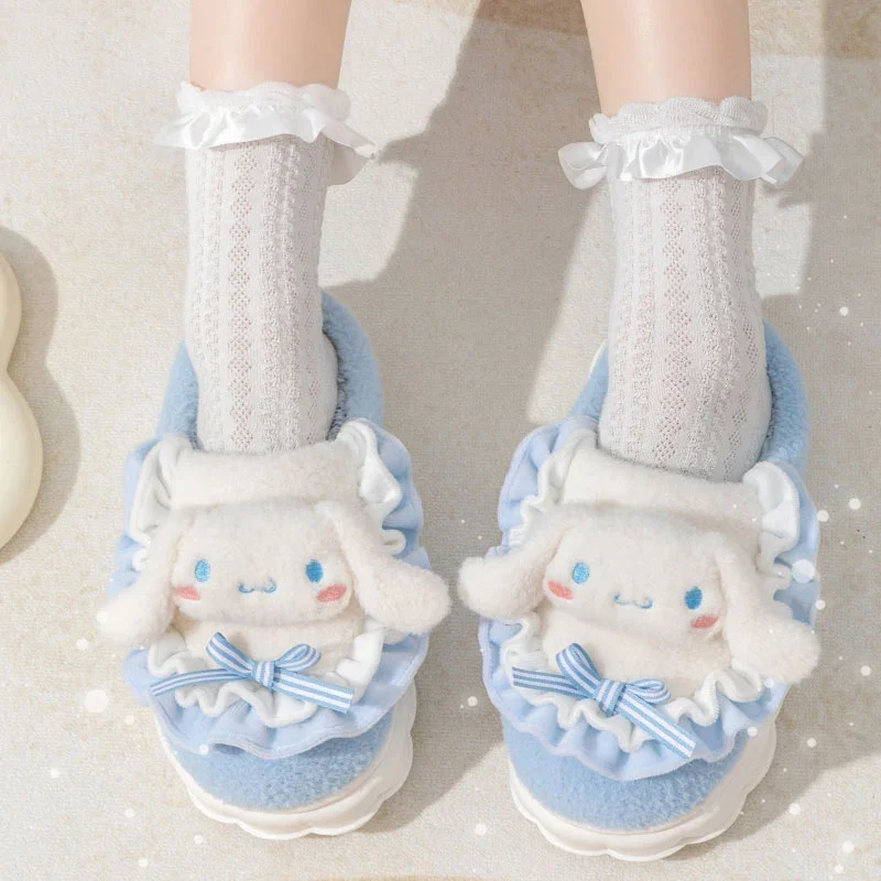 Cotton slippers: Women can wear cute soft soled cotton shoes outside with warm and thick insulation indoors in winter