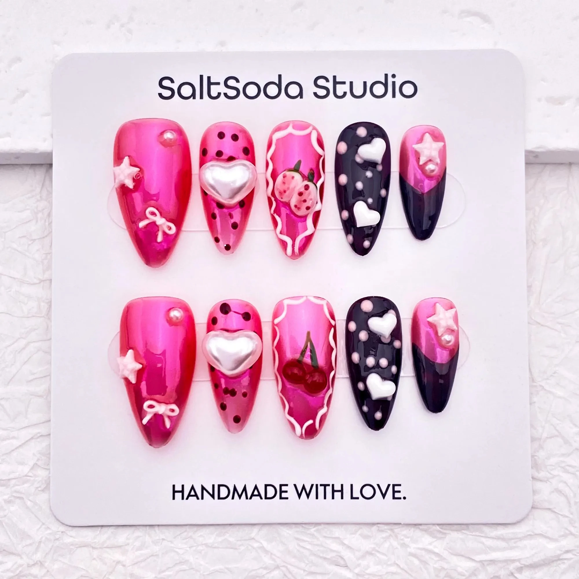 

Cute three-dimensional cherry red nail art, cute almond-shaped nail art, handmade custom nail art, reusable nails