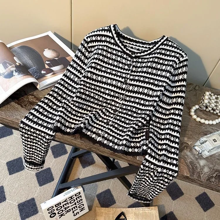 

Chic Striped Knitted Cardigan Sweater Women's round Ne Base irt Floral Hook Design Slim Fit Autumn Winter Faion
