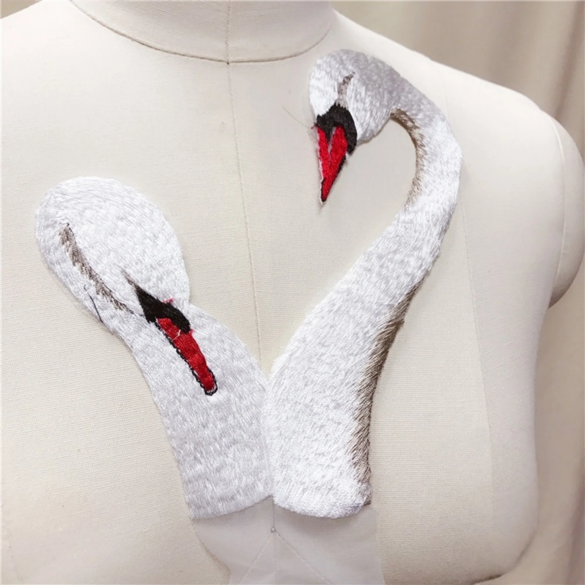 

1 pcs goose Lace Appliques ,Embroidered goose,Patches For Wedding Supplies,DIY Dress