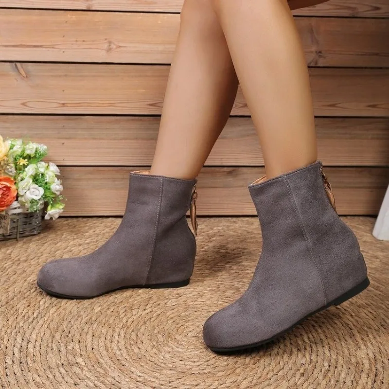 شتاء 2025 جديد الجلد المدبوغ المرأة عودة سستة الأحذية الإناث موضة منتصف الكعب الدافئة حذاء من الجلد أحذية مريحة في الهواء الطلق للنساء