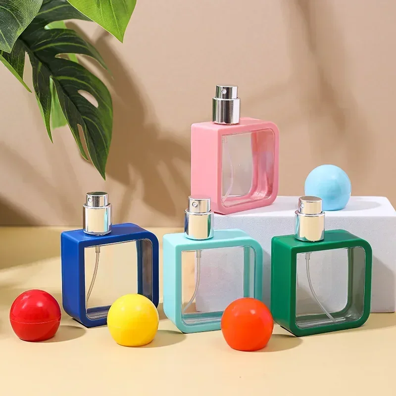 Spray bottle 40ml square perfume sprayer Refillable bottle Plastic fine mist spray empty box (lid color sent randomly)