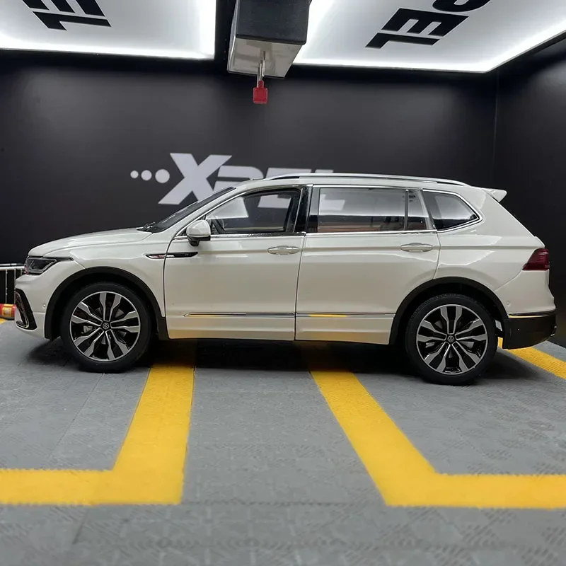 1:18 New FOR Volkswagen TIGUAN L SUV Alloy Car Diecasts & Toy Vehicles Metal Model Luxury Car Simulation Boys Gifts Collection