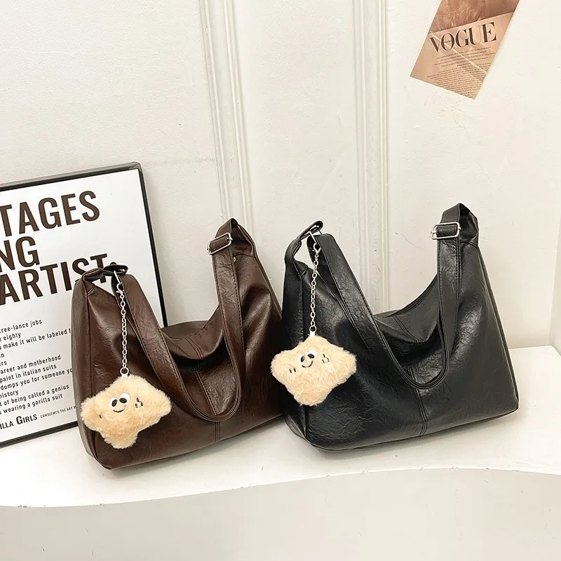 

Женская кожаная сумка через плечо с милым плюшевым брелоком, вместительная сумка-тоут для работы, учебы, винтажная сумочка для повседневного использования и путешествий