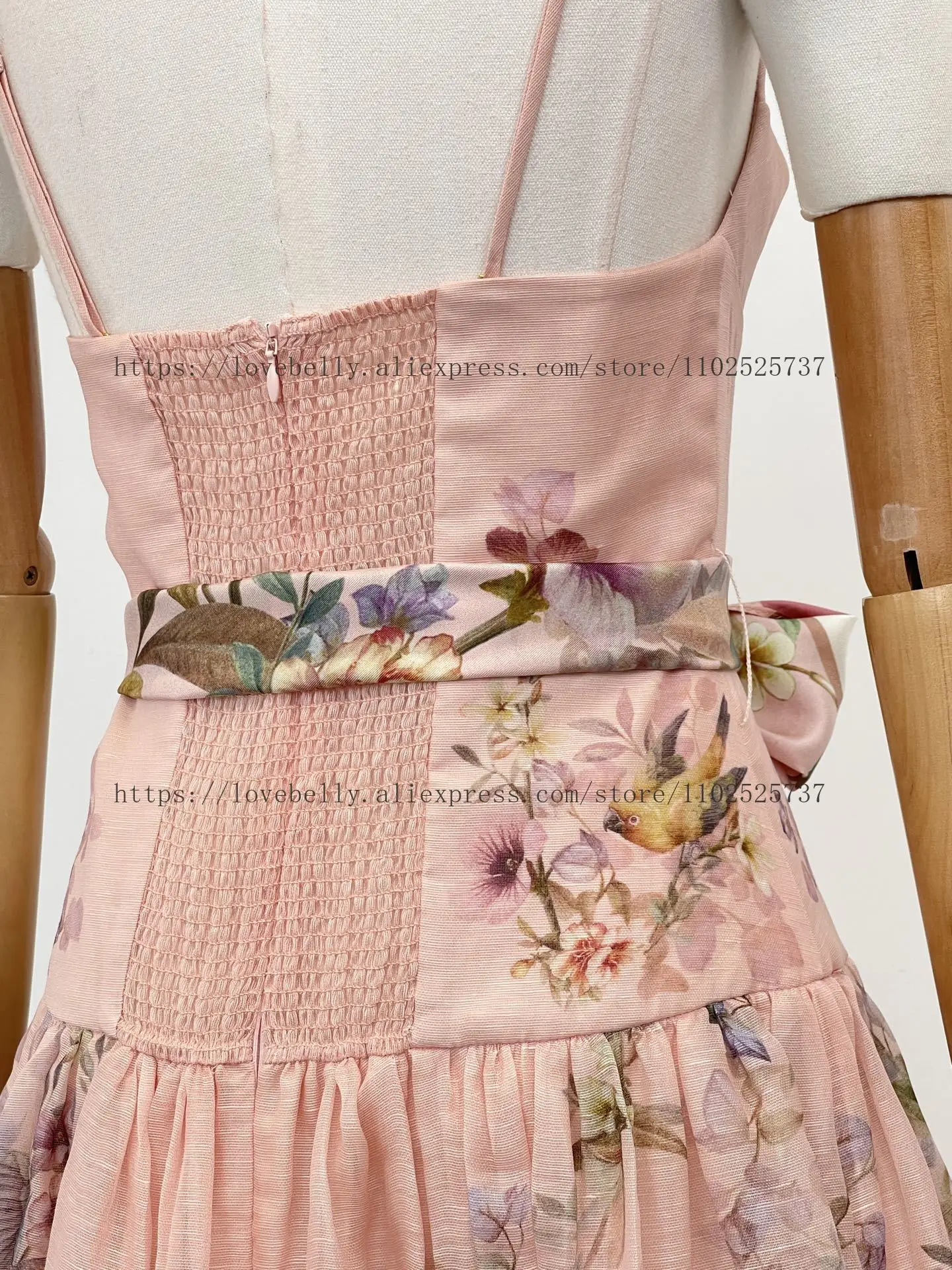 เดรสยาวปานกลางลายดอกไม้สีชมพูพิมพ์ลายนก แขนกุด เปิดหลัง ดีไซน์ใหม่ ปี 2026 สำหรับผู้หญิง