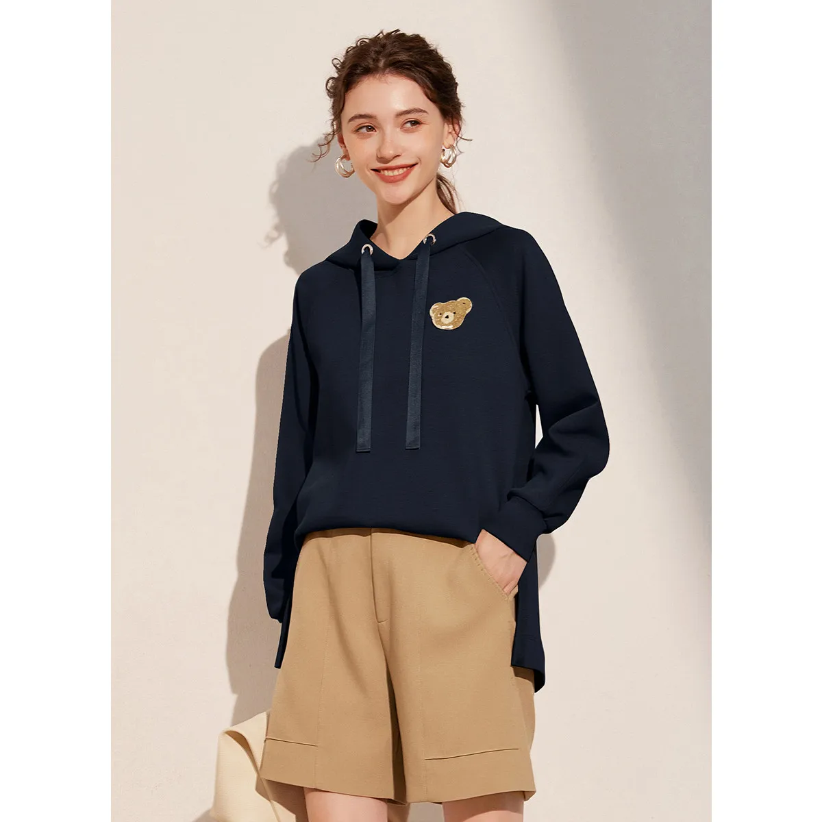 LOUIS YAO 2024 Autumn Hooded Casual Age Reducing Hoodie Three-dimensional Embroidery Loose Long Sleeved Women's Hoodie