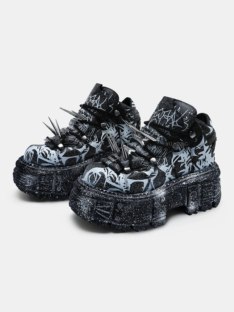 2025 Retro heavy metal platform men's and women's graffiti punk muffin black rivets small height increasing dad shoes