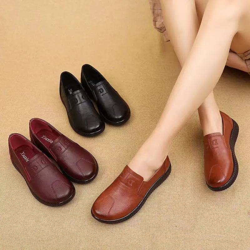 2024 Spring Women Leather Casual Shoes Autumn Loafers Ladies Flats Outside Non-slip Sole Middle-aged and Elderly Mothers Shoes