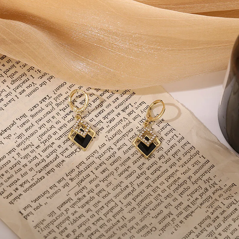 Black Rhombus Pendants Women\'s Hanging Earrings Gold Color Buckle Drop Earrings Rhinestone Statement Earrings Party oorbellen