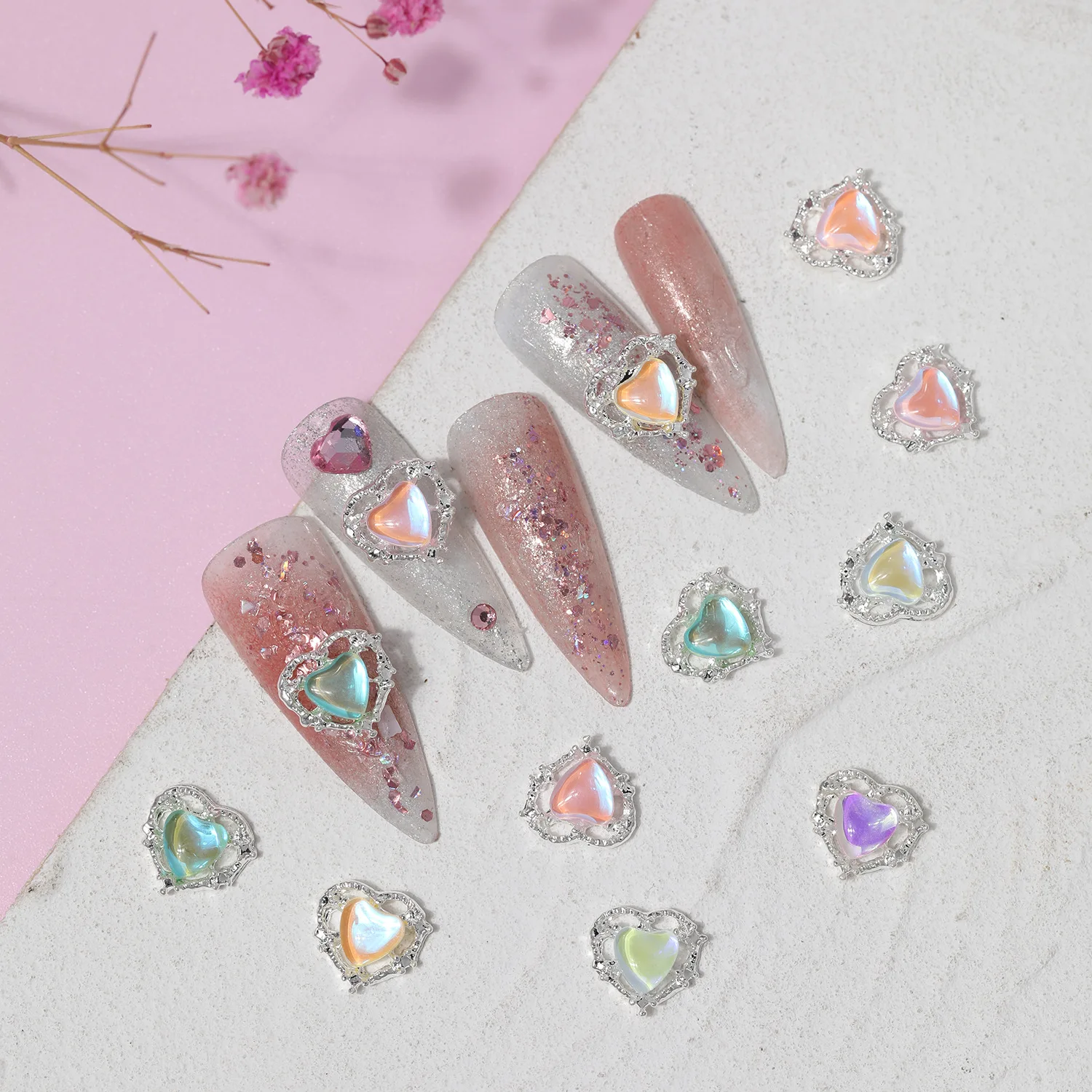 10 stücke herzförmige Aurora Nail Art Dekoration Legierung Strass niedlichen Nail Art Zubehör bunte Nagel Zubehör