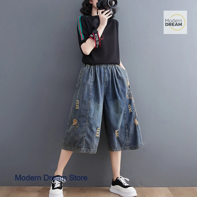 Pantalon en denim à jambes larges de style coréen pour femmes, nouveau pantalon court ample, slim, taille élastique brodée avec trous, été.