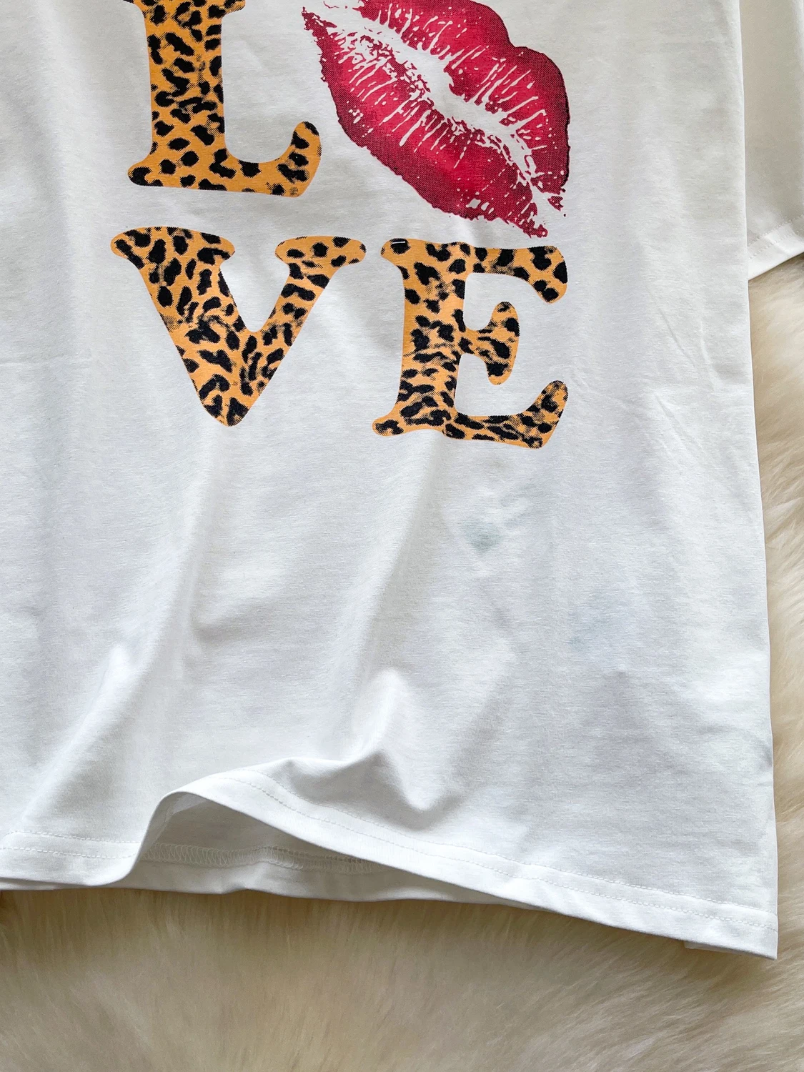 Foamlina été femmes t-shirts 2025 nouvelle mode col en V à manches courtes lèvres rouges lettres imprimer coupe ample pull haut usage quotidien