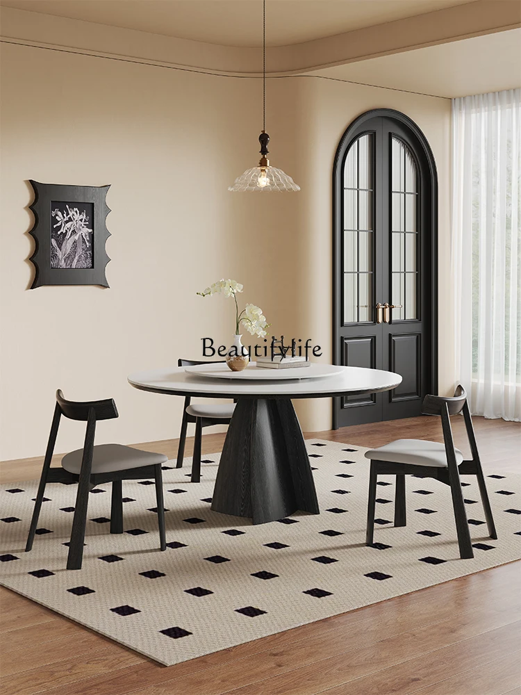 منزل من الخشب الصلب الفرنسي، شقة صغيرة إيطالية حديثة وبسيطة، طاولة مستديرة من بلاطة الصخور القديمة