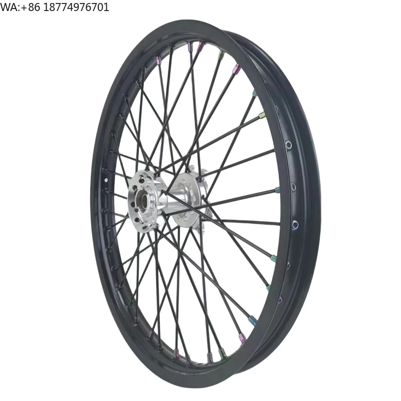 

Контроль качества мотокроссовых колес с черными ободами и серебристыми ступицами в 2024 году