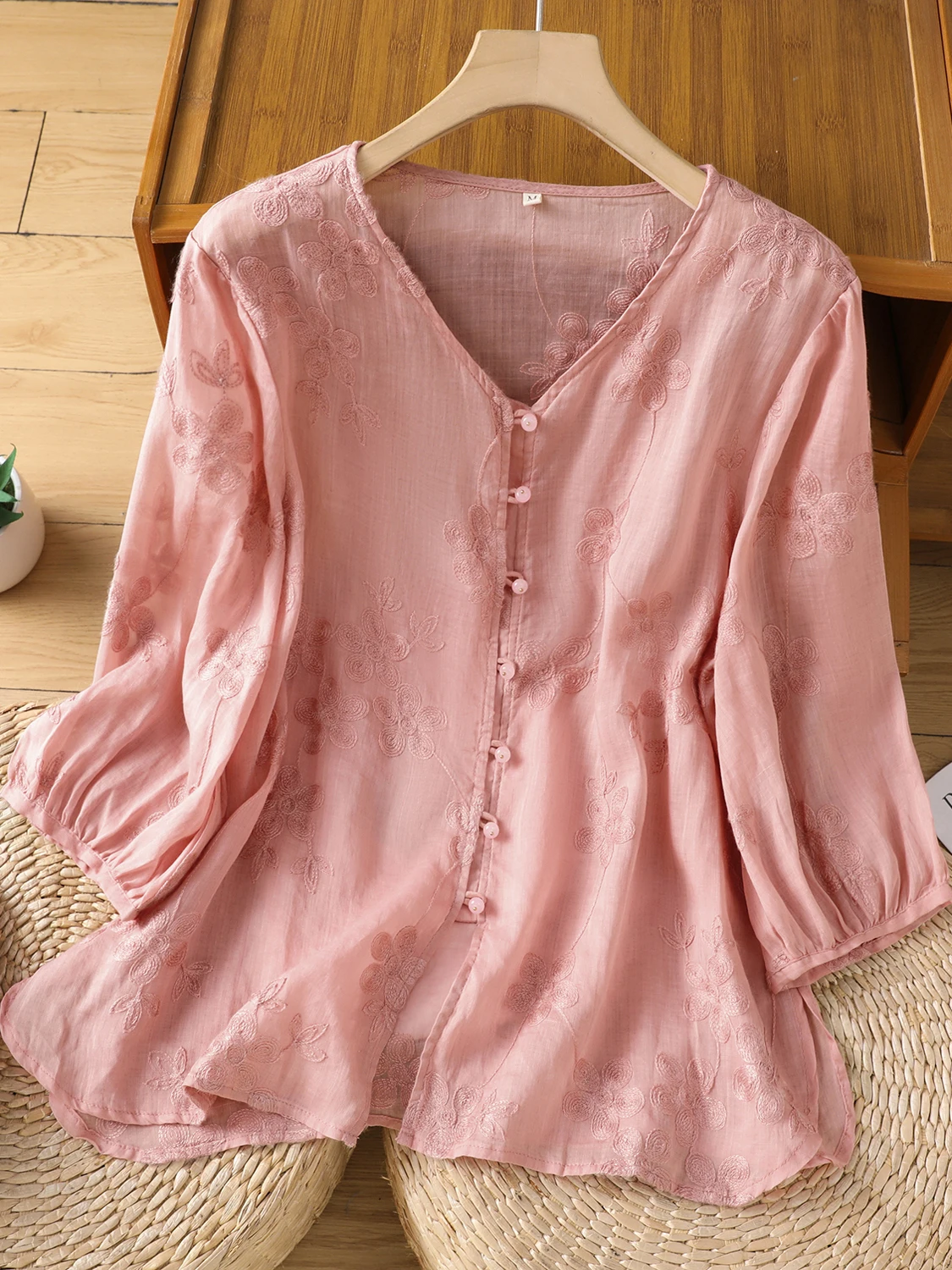 New Chinese Sle Heavy Embroidery Cotton Linen irt Women Summer Vintage National Sle Button V Ne Linen Sun Protection Top