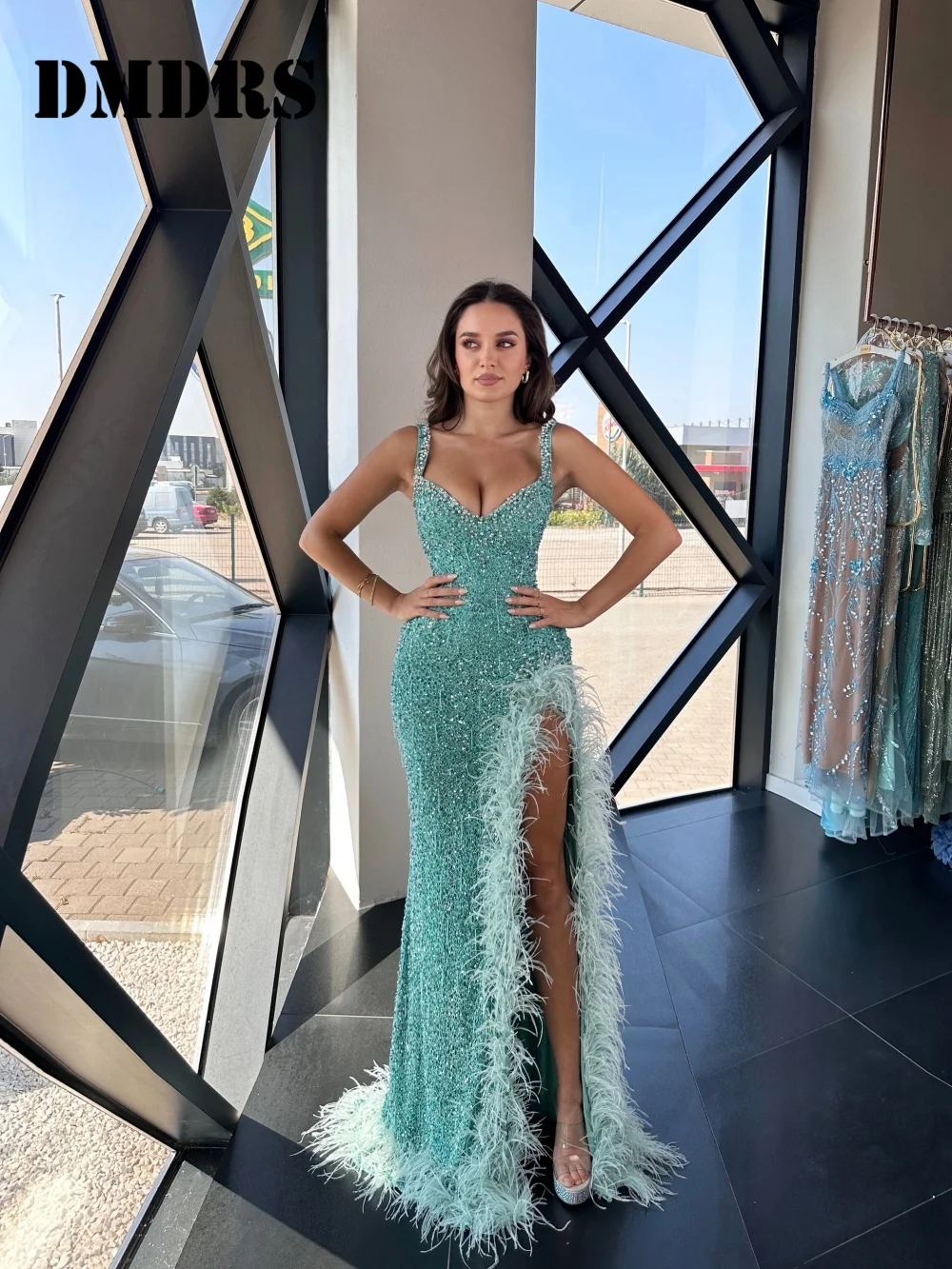 

Sexy Side-Slit Evening Dress Luxurious Crystal Feather A-Line Crystal Party Gown Glamorous Sleeveless Floor-Length Party Dress