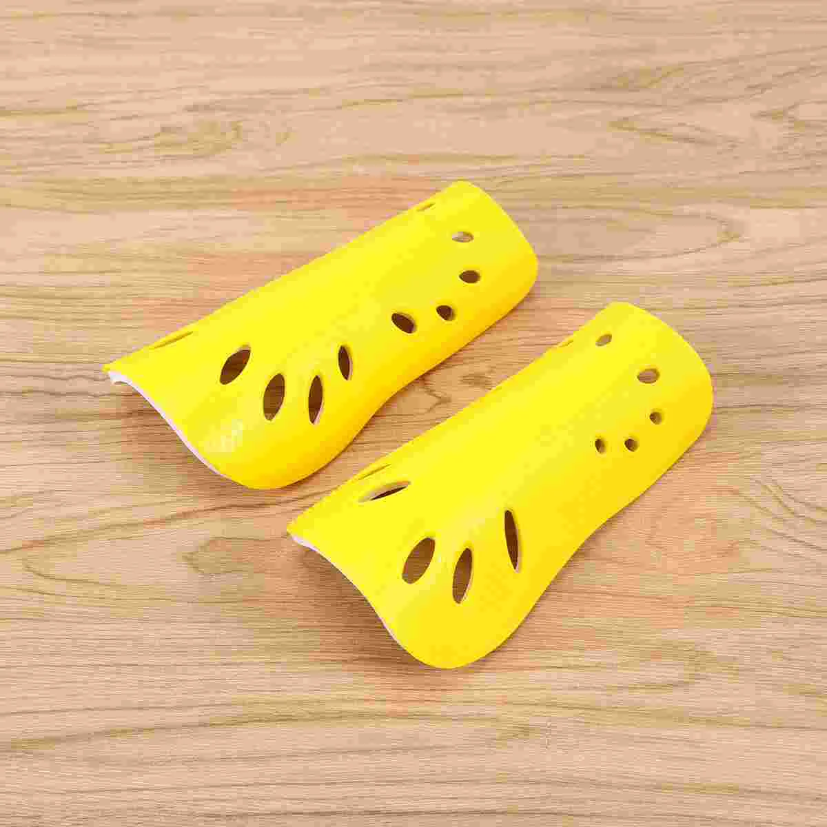 1 Pair Lightweight Breathable Adult Calf Protective Gear Soccer Equipment for Men Women (Yellow) shin guards