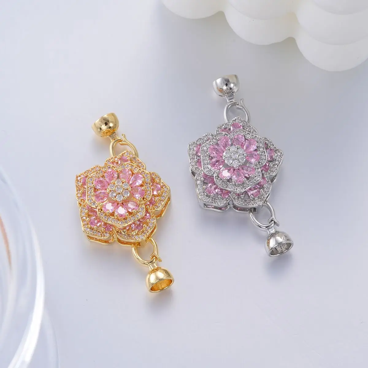 A DIY necklace buckle, bracelet buckle copper plated 18K gold flower micro inlaid synthetic zircon accessory suitable for DIY br