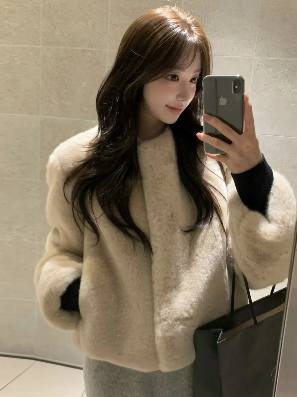 

Eco-Friendly Faionable Winter Women's ort Coat Small Size Fur Inteated Artificial Fur Plu Outerwear Korean Sle