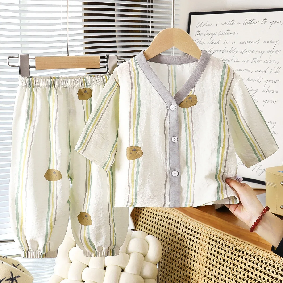 Novo 2025 crianças verão pijamas finos conjunto confortável loungewear meninos meninas dos desenhos animados impressão com decote em v pijamas lazer pijamas