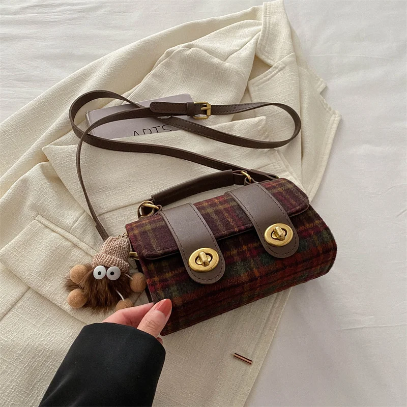 2025 New Model Boston Crossbody Handbag with Checkered Pattern - Horizontal Style Crossbody Shoulder Bag