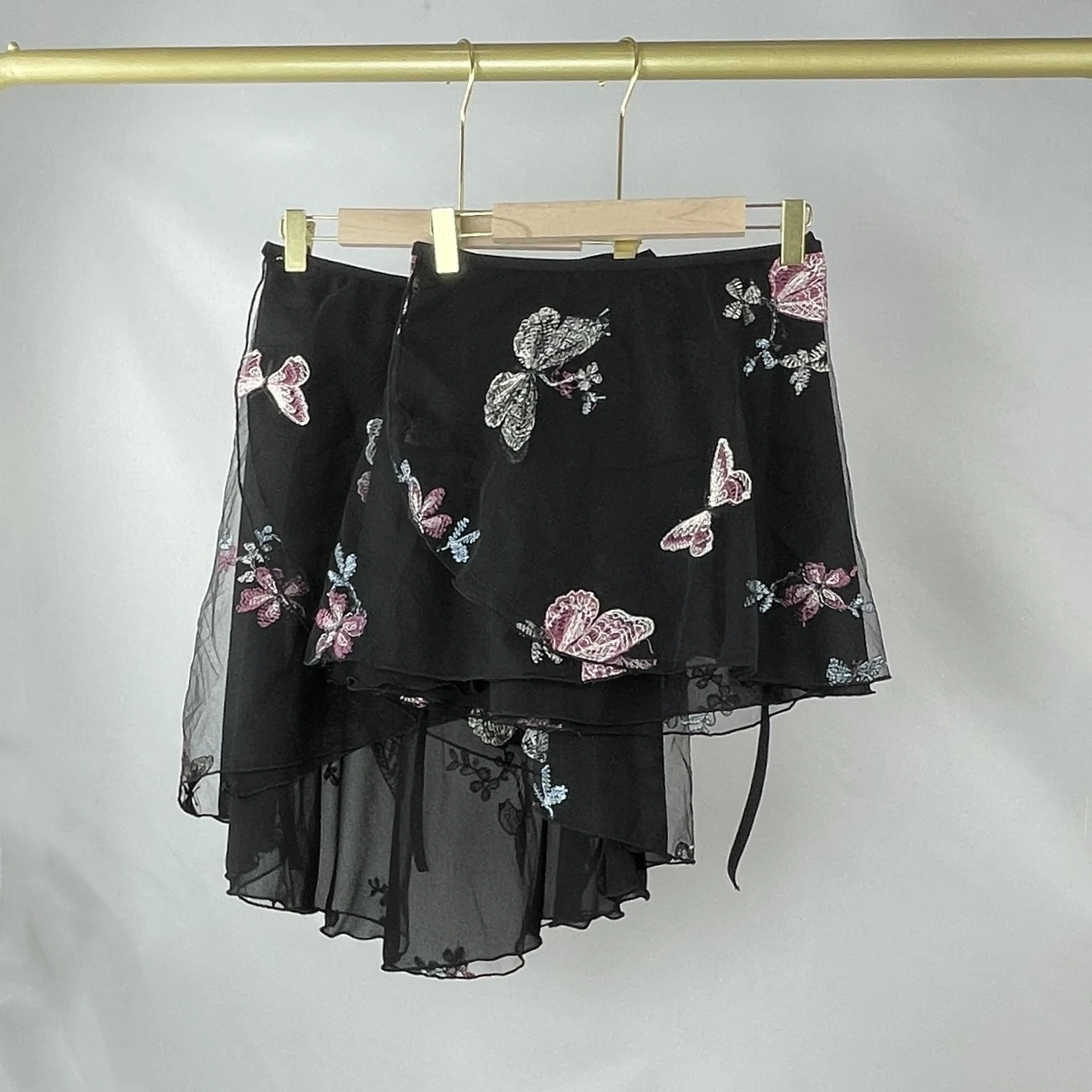 Costume de danse de ballet personnalisé pour femmes adultes, motif brodé, jupe de performance d'entraînement de base, jupe courte une pièce à lacets