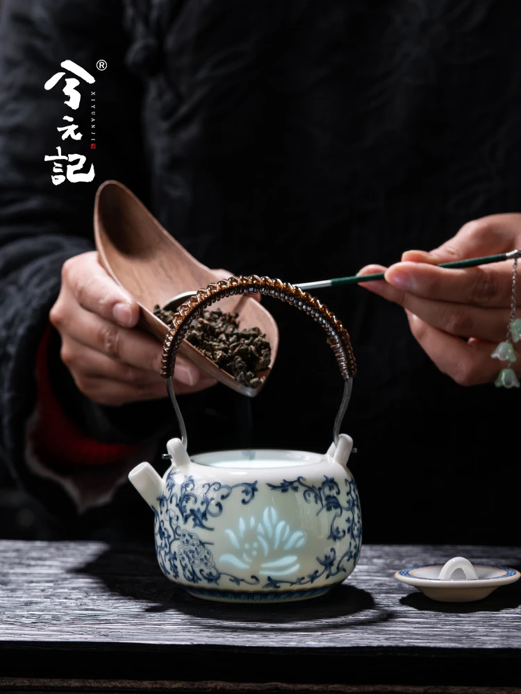 Linglong Blue and White Interlock Branch Teapot Loop-Handled High-Grade Mutton Fat Jade Single Household Set