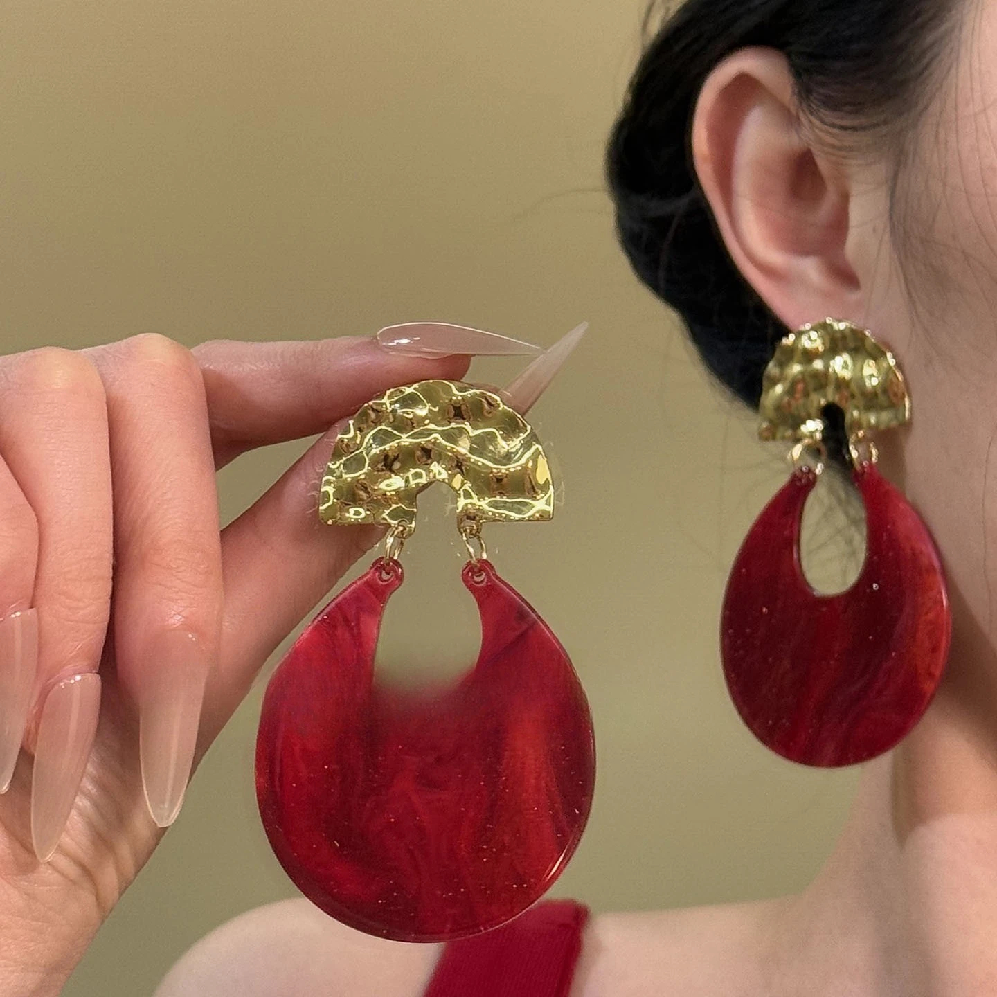 

2025 Bold Red Statement Earrings – Luxe & Elegant Women's Jewelry