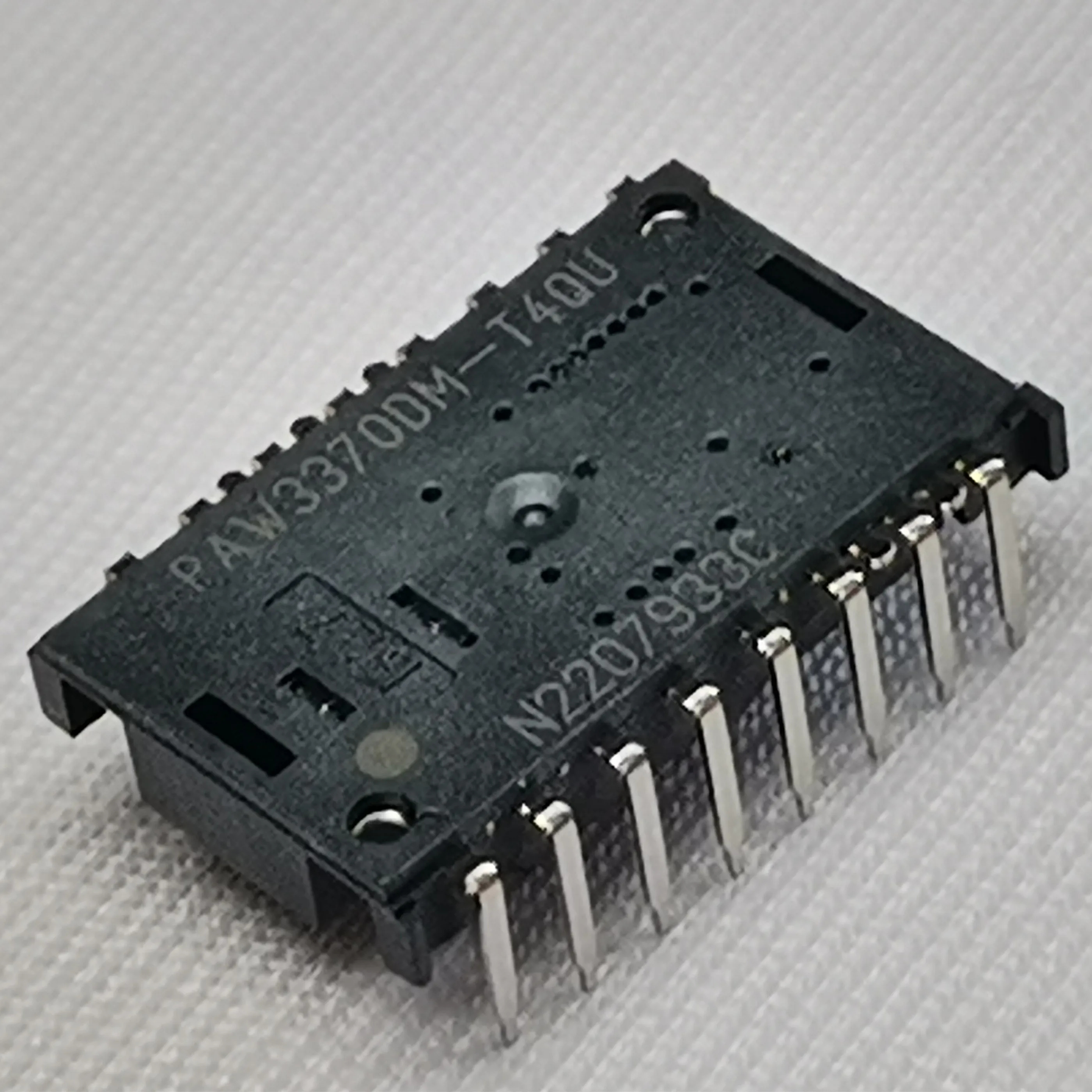 PAW3370DM-T4QU LM19-LSI Mouse Sensor Optical Gaming Navigation Chip DIP-16 100%New&Original