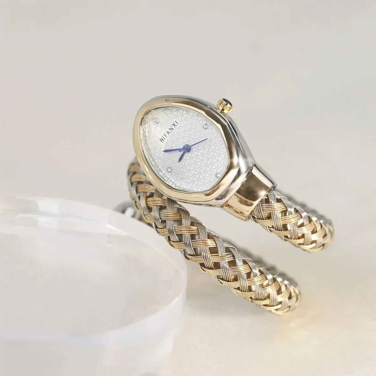 Unique Snake Gold Hot Sell Quartz Watches Women's Simple Classic Style Watch For Women Bling Luxury Ladies Watch Clock Relogio