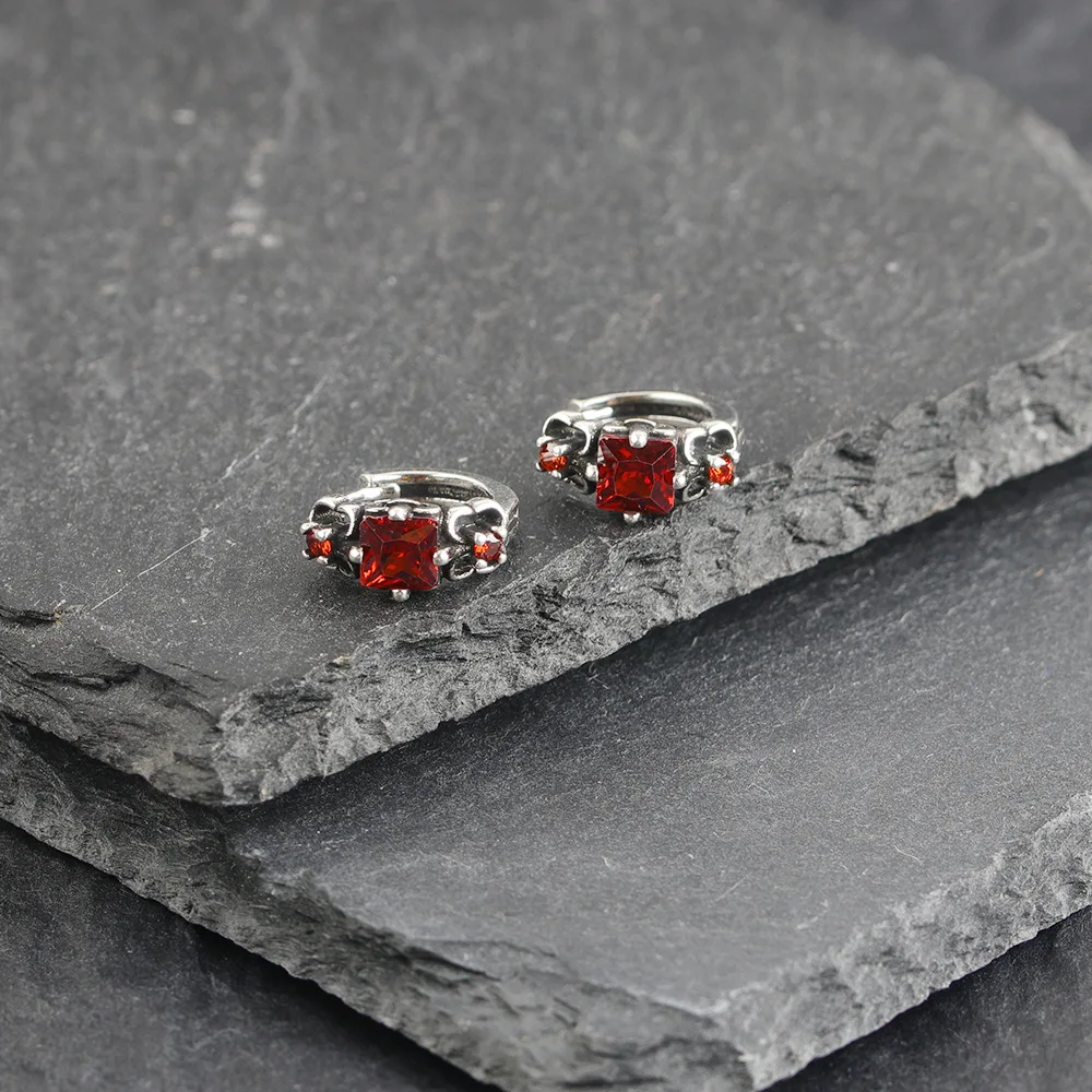 

Vintage Dark Red Rhinestone Earrings Men Punk Hollow Out Ear Studs Fashion Creative Unisex Ear Jewelry