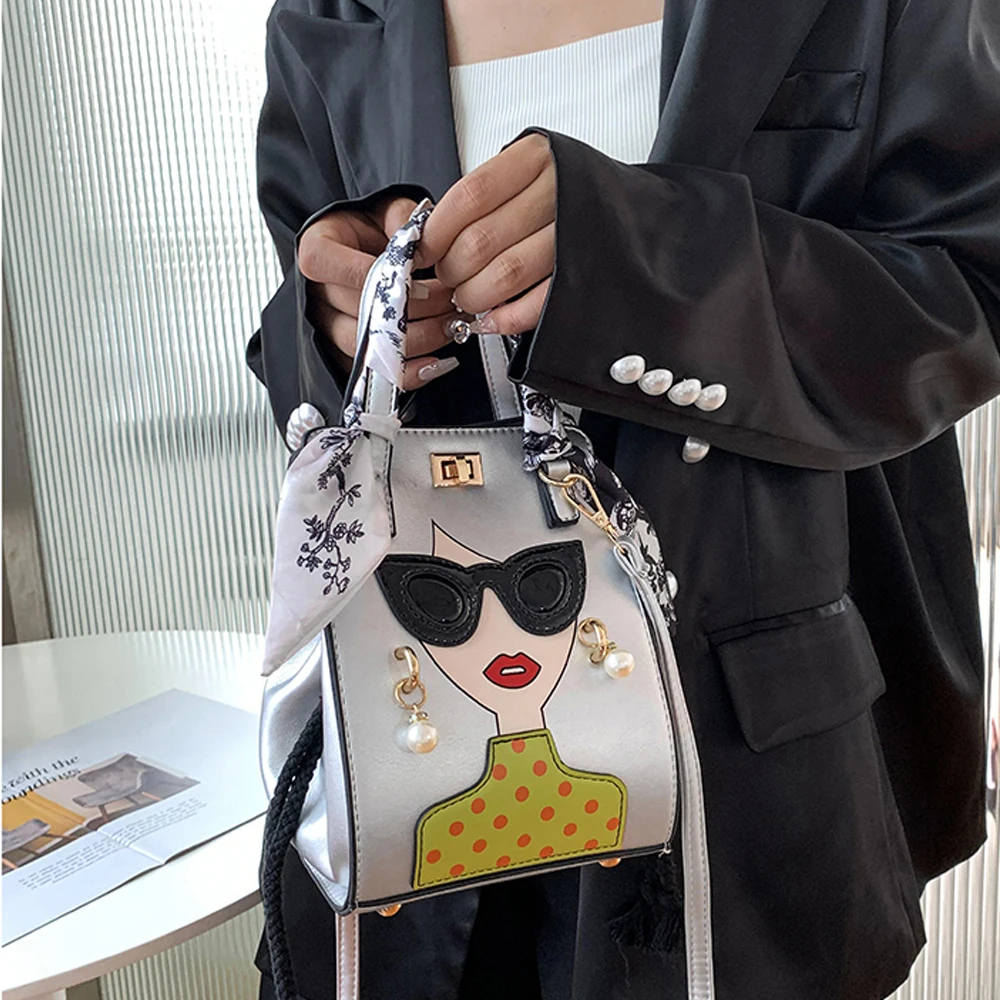 حقيبة كروس نسائية صيفية جديدة لعام 2024 بكتف ناعم حقيبة صغيرة غير رسمية محمولة باليد