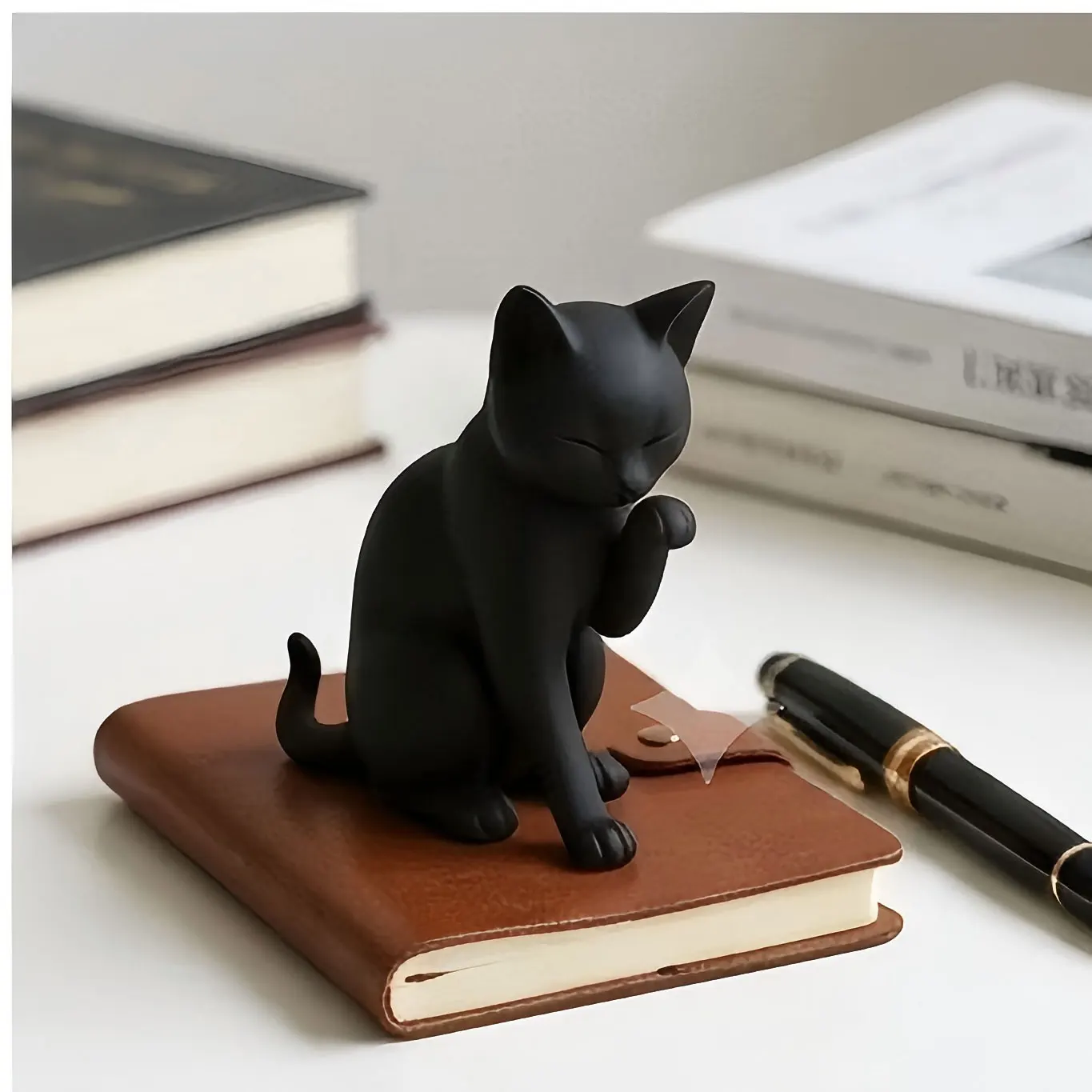 Grooming Cat Desk Decor 3D Minimalist Figurine for Study Room Office Gift & Aesthetic Workspace Setup