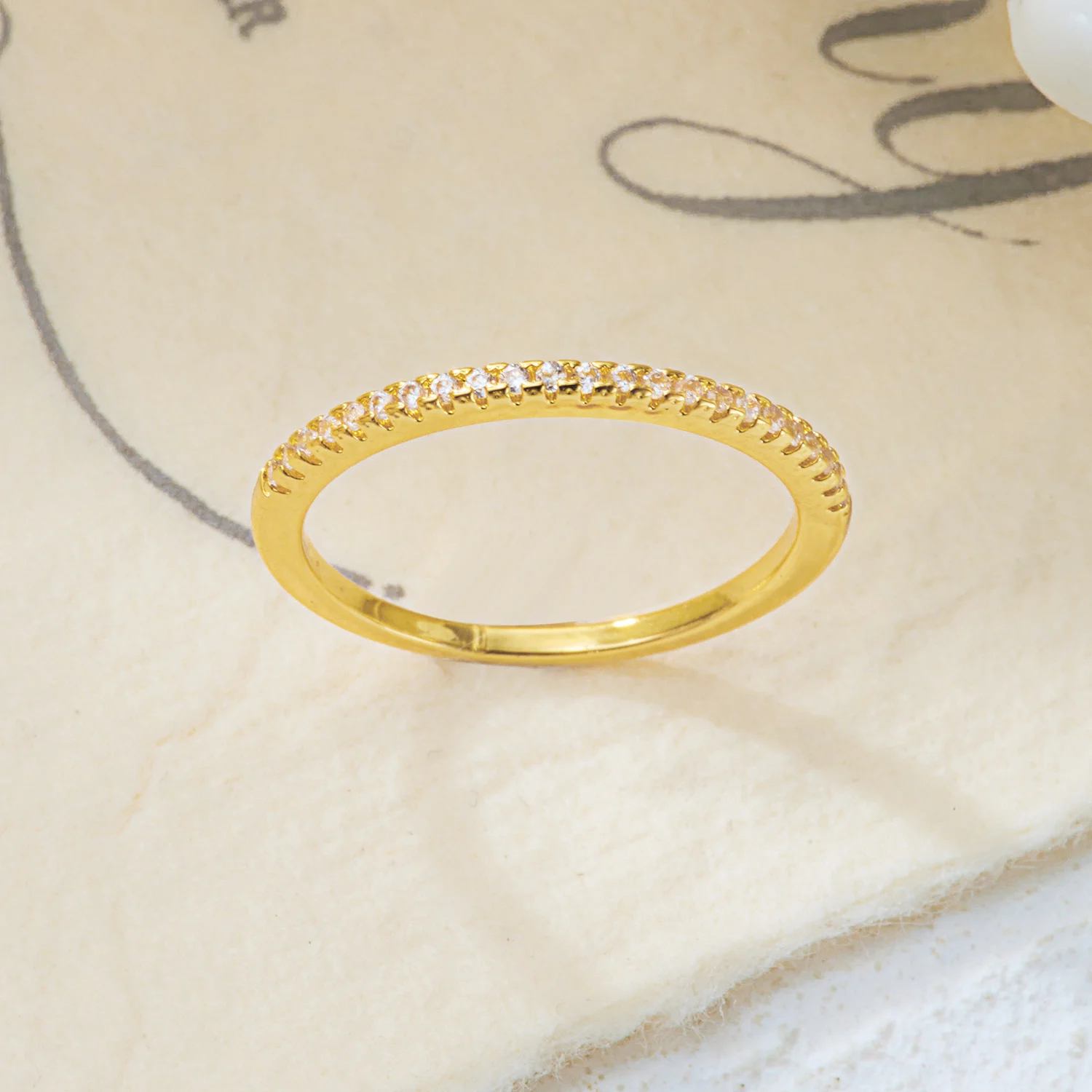 Feine Mikro-Pavé-Zirkonringe für Damen, minimalistische goldfarbene CZ-Ringe, ästhetische Schmuckgeschenke für den Alltag, Verlobung und Partys. – Detail 6