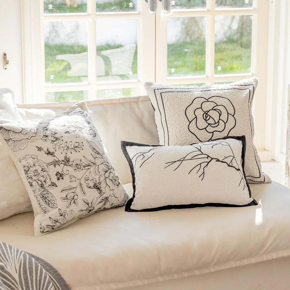 Black White Light Luxury Cushion Cover French Floral Jacquard Embroidery Pillow Covers Decorative Nordic Living Room Pillowcases