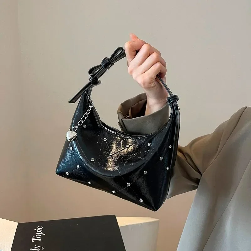 

Модная женская сумка через плечо из искусственной кожи с заклепками и швейной нитью, новинка 2024, модная сумка через плечо, универсальная женская сумка для поездок