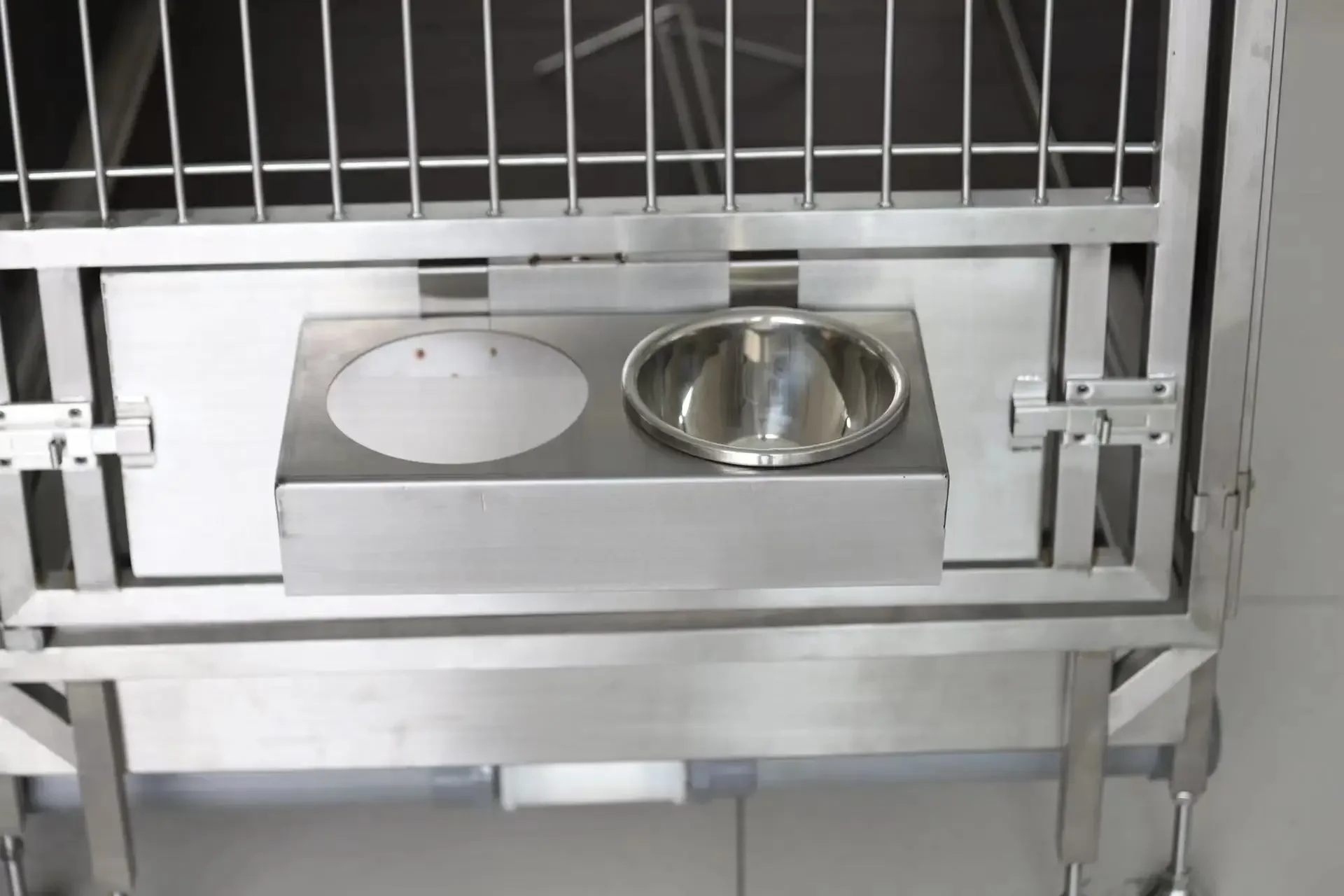 New Walk-in Big Dog Kennel House China Factory Direct Supply OEM Customizable Dog House