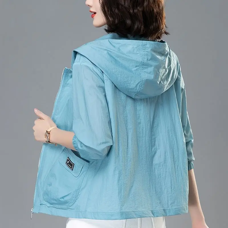 2025 New Women Summer Sunscreen Clothes Large Size Thin Breathable Ice Silk Sun Protection Coat Loose Hooded Zipper Jacket Wh5