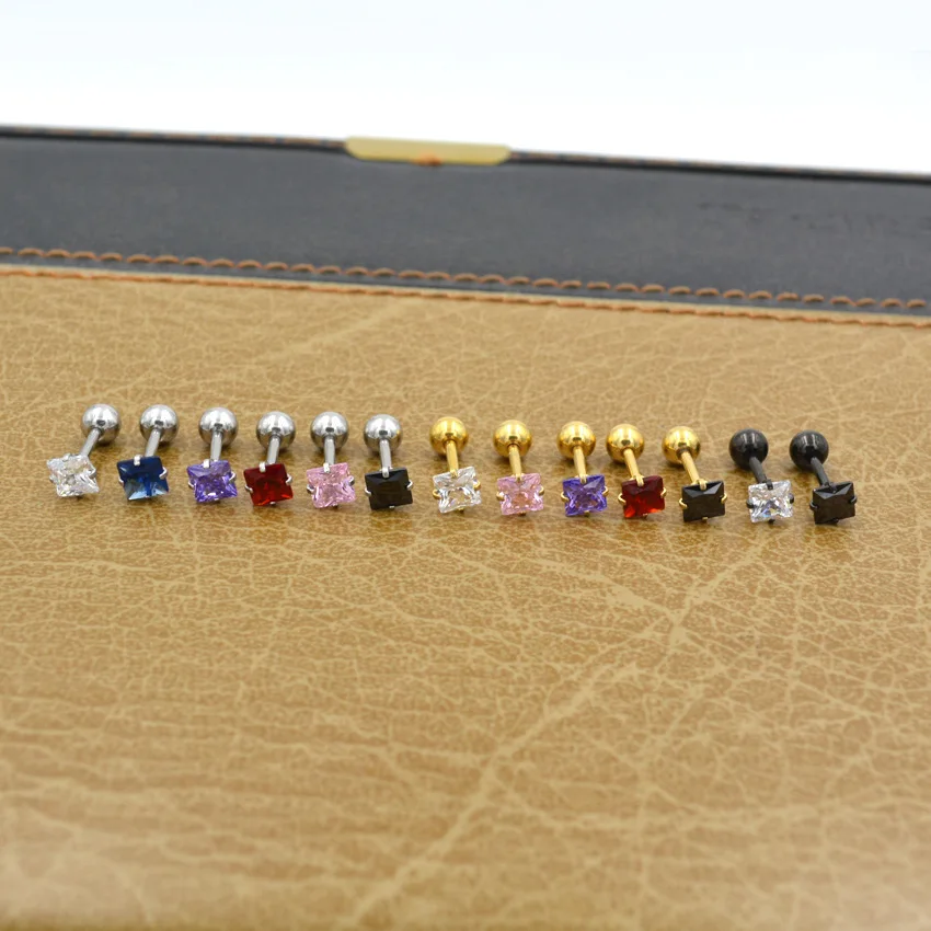 Edelstahl-Ohrstecker mit Schraubverschluss, 3 mm, quadratische Zirkonia, klassischer Stil, goldfarbene IP-Beschichtung, verblasst nicht leicht, allergiefrei. – Detail 1