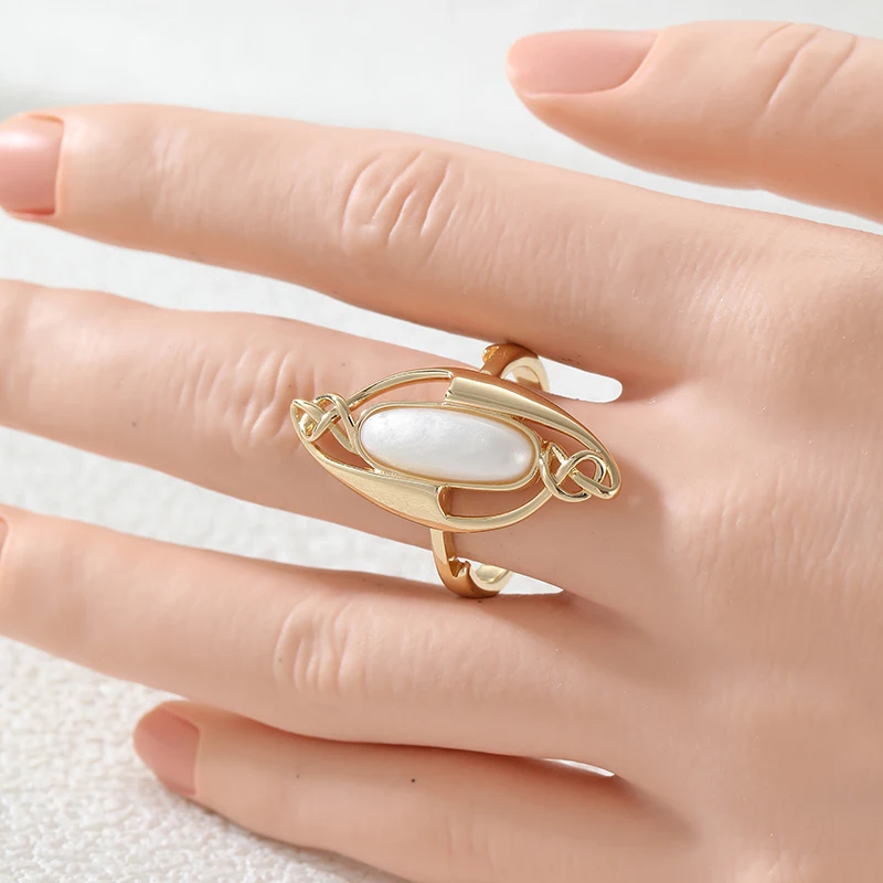 Vintage Inlaid White Stone Women's Ring Trendy Golden Color Hand Carving Daily Wear Party Jewelry Anniversary Gift