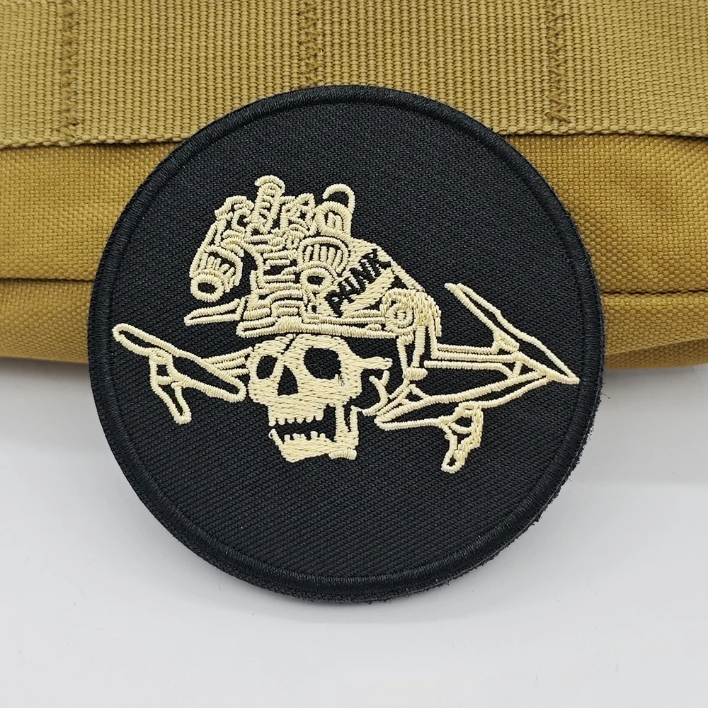 Skull Drone Bestickter Aufnäher mit Klettverschluss, FPV Quadcopter Cyberpunk Taktisches Moral-Abzeichen DIY für Rucksack Jacke Weste Hut Kleidung
