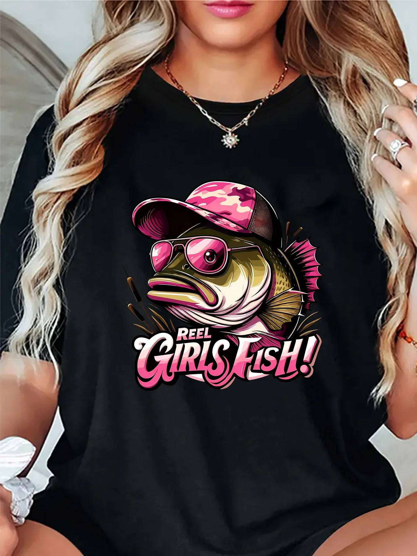 Fishing Girl with Interesting Animal Patterns and Beautiful Women's Round Neck Casual and Comfortable T-shirt