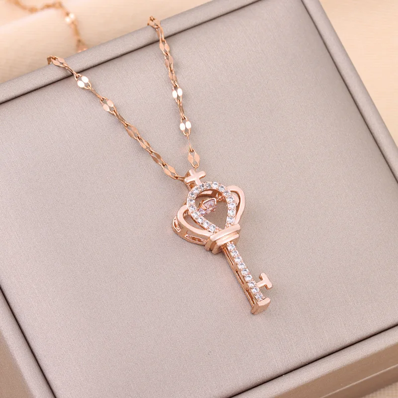 Fashion Ladies Crown Key Pendant Necklace Creative Light Luxury Heart Jewelry Girl Anniversary Birthday Wedding Party Gift