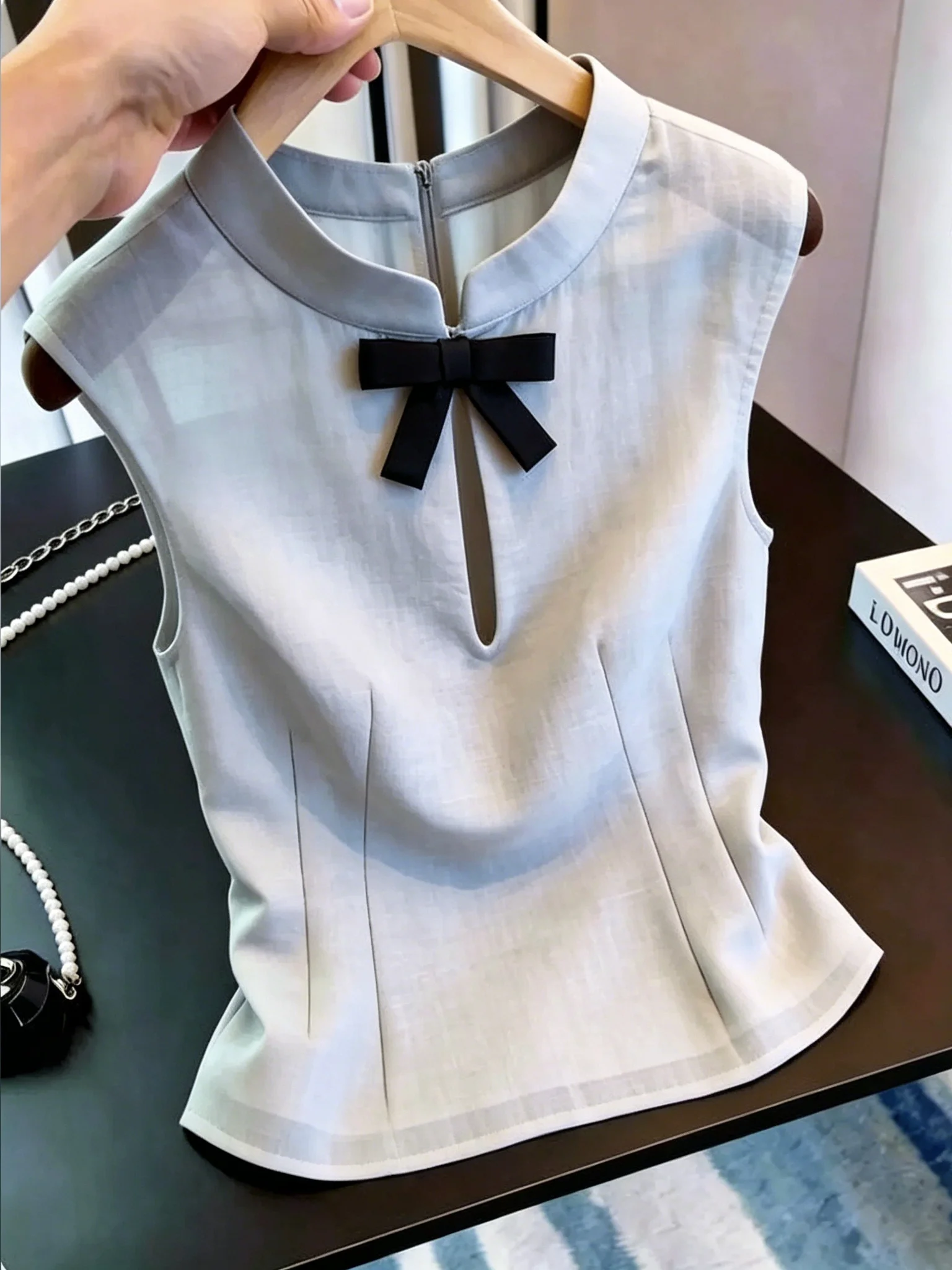 

Elegant Knot Sleeveless Vest Simple Neckline Korean Style Straight Cut Silk Top for Younger Looking Ladies
