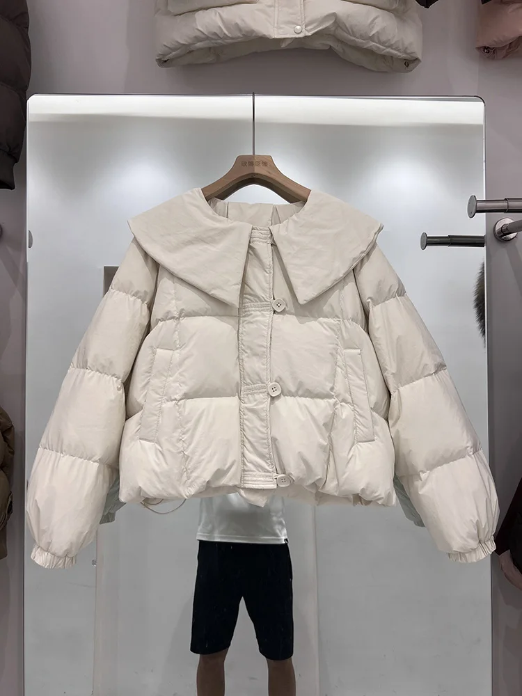 سترة ذات ياقة دمية بلون سادة للنساء 2025 النسخة الكورية الجديدة سترة قصيرة غير رسمية بتصميم بطة بيضاء عصرية