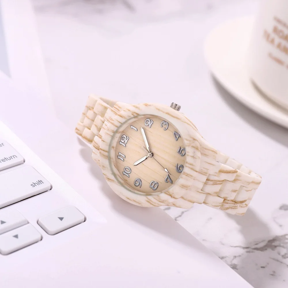 クリエイティブ腕時計女性用竹ファッションデジタル男性と女性の腕時計ファッションウッドサンダルウッドクォーツ時計レロジオ Feminino