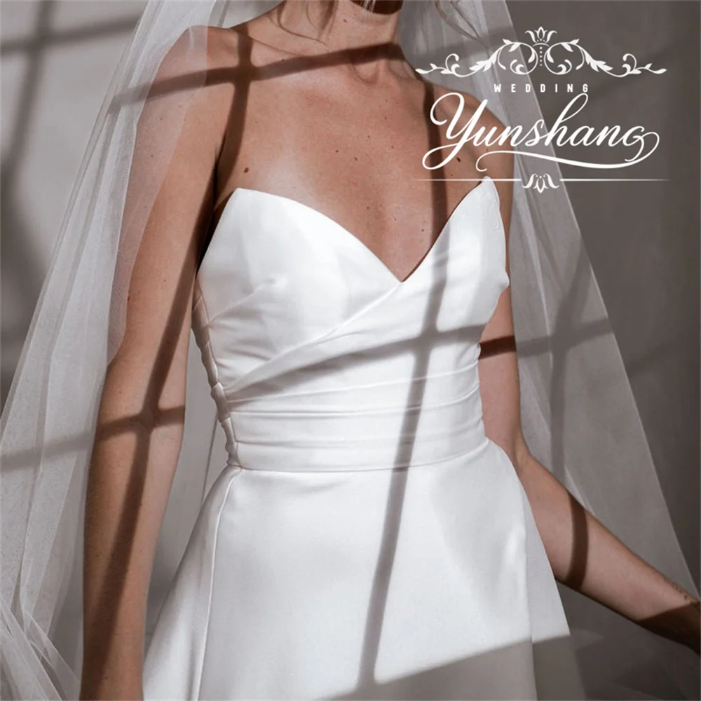 YunShang Maßgeschneidertes A-Linie-Hochzeitskleid mit V-Ausschnitt und Herzausschnitt, hoher Schlitz, ärmellos, Sweep-Zug, schlicht, modern, rückenfrei, neu