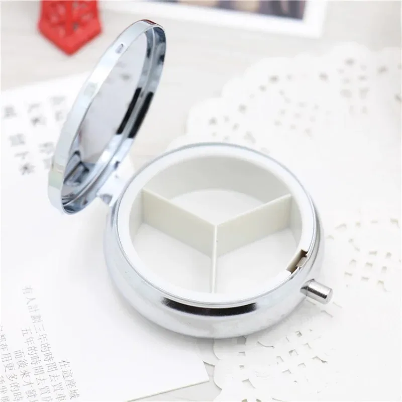 1pc Pill Box Folds Carry-on Pill Box Portable Travel Essential Pill Splitters Pill Case Container for Medicines Organizer